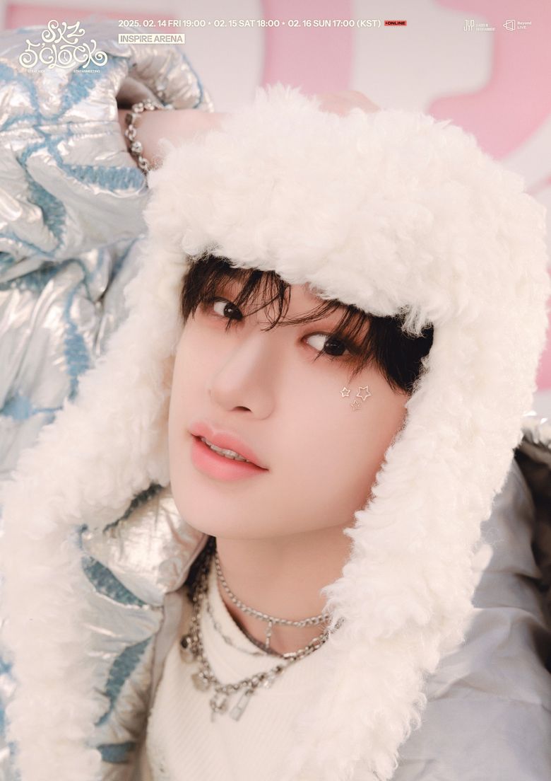  12 Male K-Pop Idols Who Totally Own Their 🐺 Wolf Emoji!