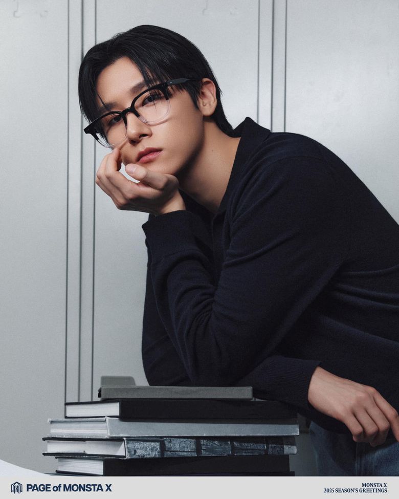  12 Male K-Pop Idols Who Totally Own Their 🐺 Wolf Emoji!