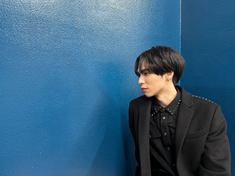  6 Male K-Pop Idols With A Strong Presence That Use The Dinosaur Emoji