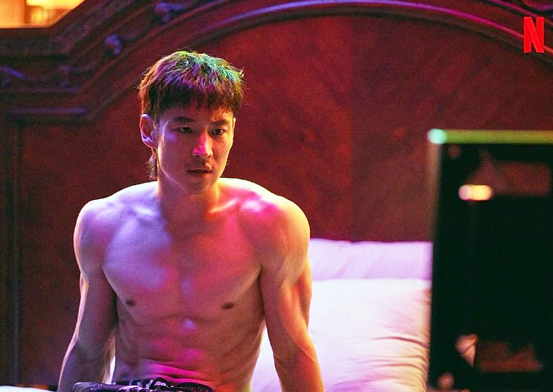 Top 13 Korean male actors with the best abs (part 2)