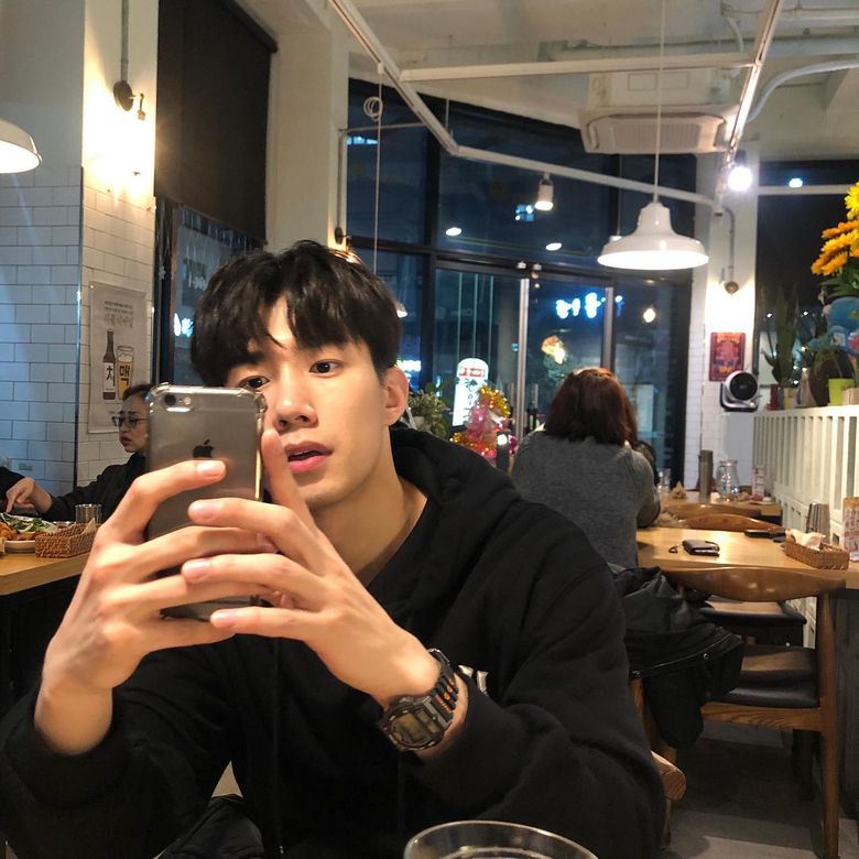 Son Woohyeon's Top 20 Boyfriend Photos: The Look and Talent You Can't Take Your Eyes Off