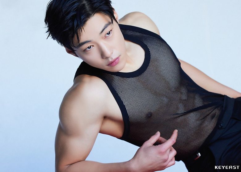 Top 13 Male Korean Actors With The Best Abs (Part 2)