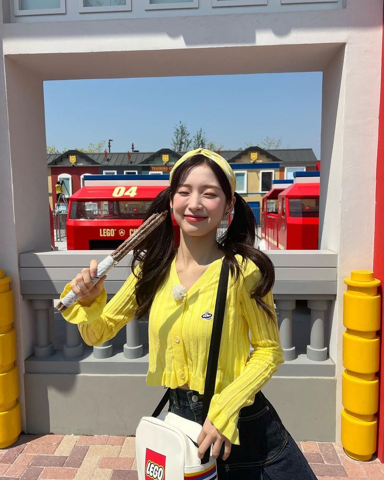 OH MY GIRL's Arin's Top 20 Girlfriend Photos: Radiating an Innocence That Captures Your Heart