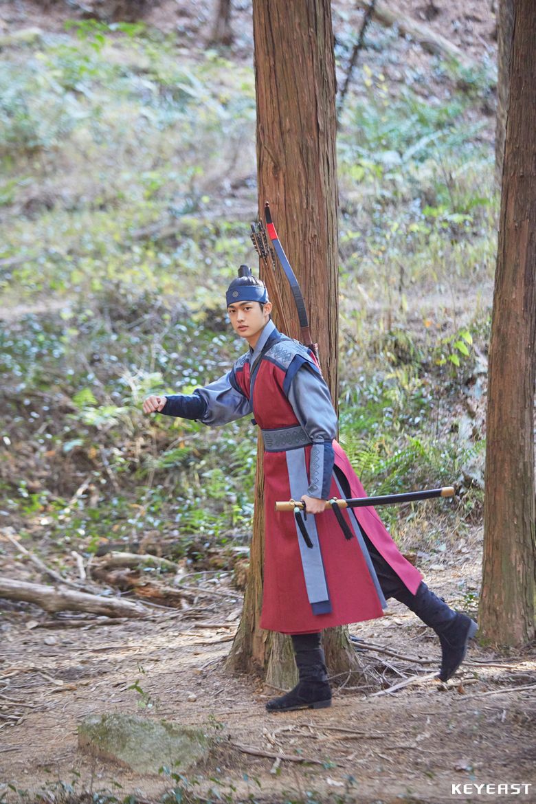Learn more about rookie actor Heo WonSeo, the charming bodyguard of historical K-Drama "Our blooming youth"