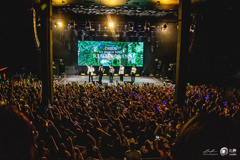 Brazilian TO MOONs Surprise ONEUS With Touching Projects At Their “REACH FOR US” Concert