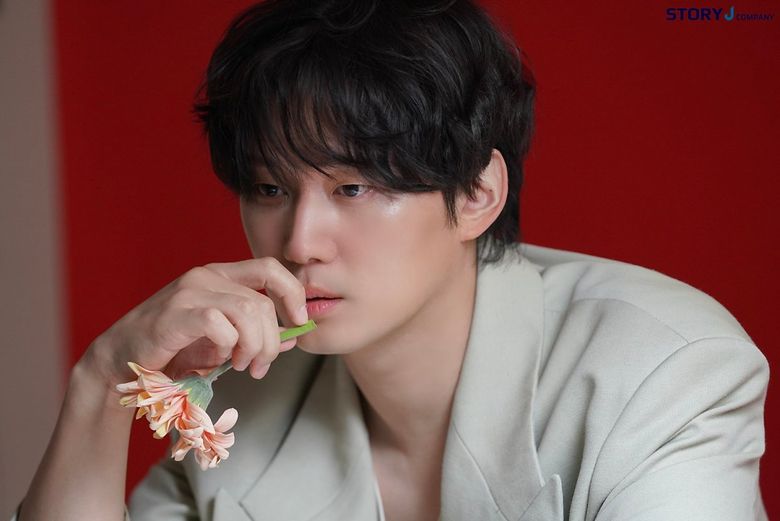 Famous Korean Actors Signed To Story J Company
