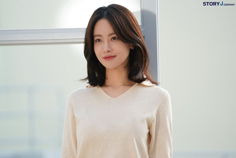 Famous Korean Actors Signed To Story J Company