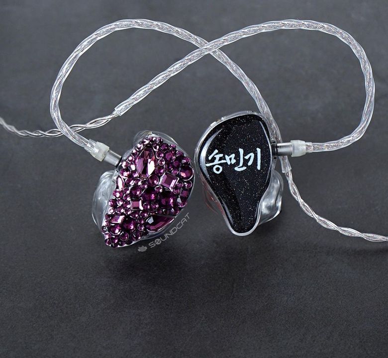 Top 10 Prettiest K-Pop Idols Customized In-Ear Monitors