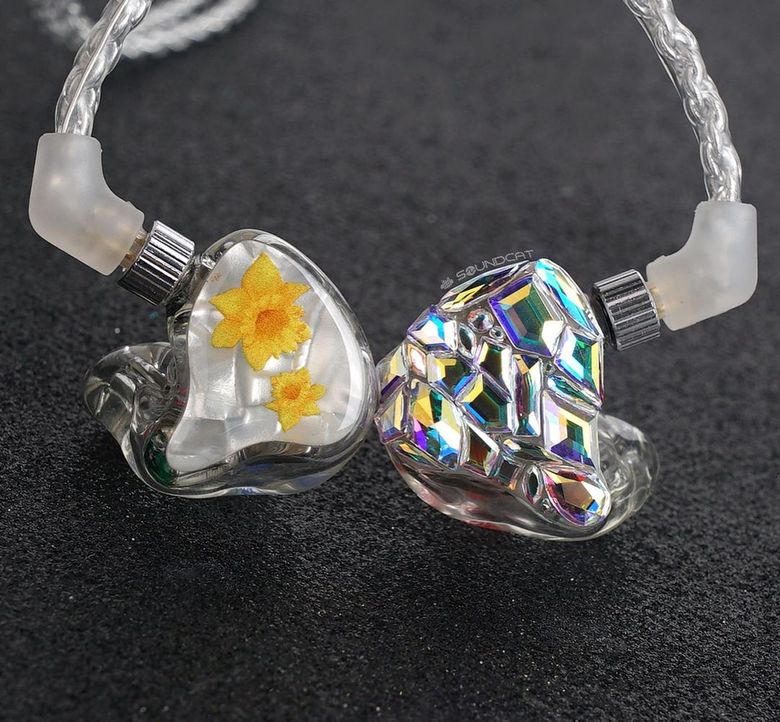Top 10 Prettiest K-Pop Idols Customized In-Ear Monitors