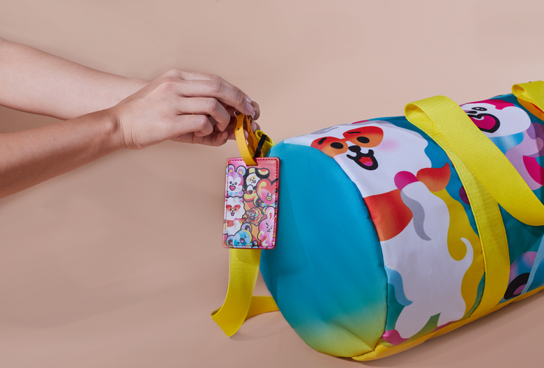 https://img.kpopmap.com/780x0/2023/12/LINE-FRIENDS-BT21-x-Jade-Purple-Brown-Luggage-Tag-and-Bag.png