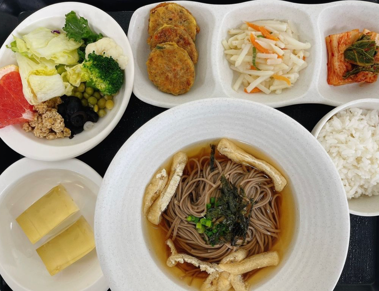 What A Korean High Schooler Eats For Lunch In A Week