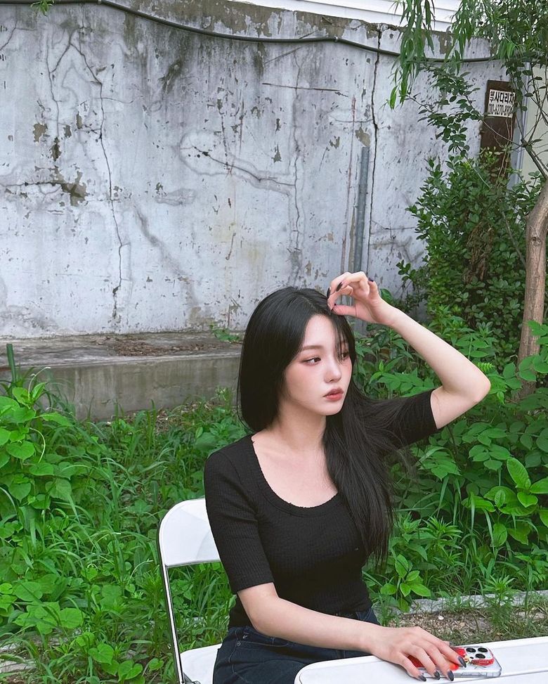 Top 20 Girlfriend Material Pictures Of fromis_9’s Roh JiSun: The Idol Who Jolts You Awake With Her Electrifying Visuals