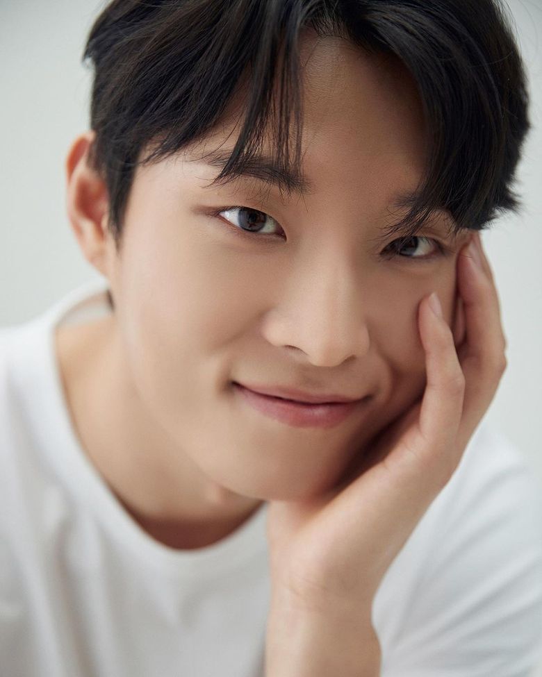 Find Out About Actor Jung YeoJun Who Has Showcased His Acting Strength In "Like Flowers In Sand" And More