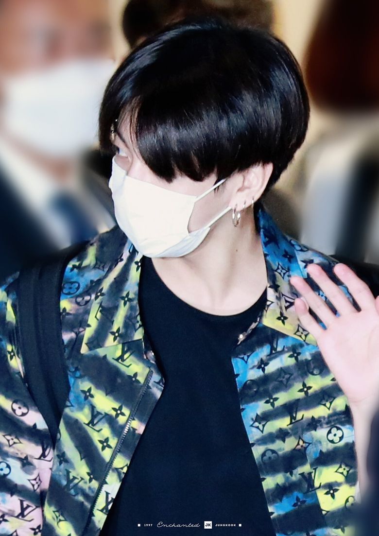 Top 7 Most Iconic BTS JungKook Airport Fashion Moments