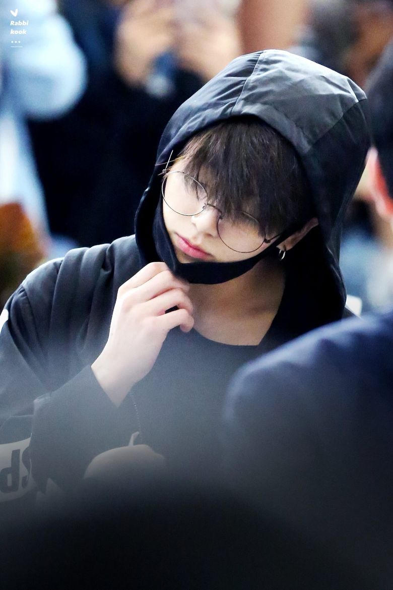 Top 7 Most Iconic BTS JungKook Airport Fashion Moments