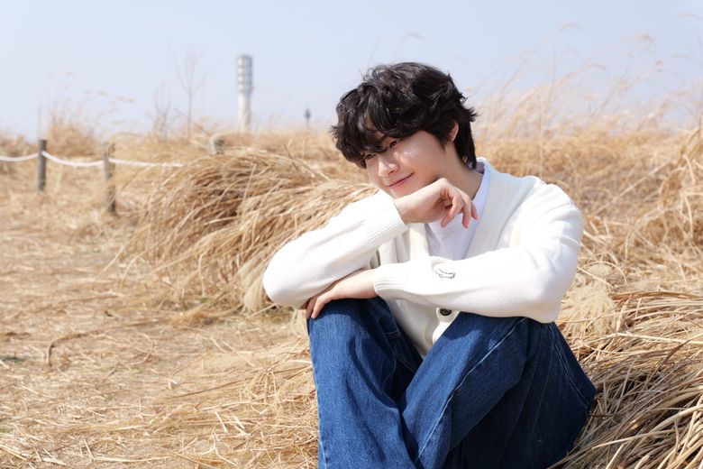 Lee JinHyuk Marks 2000 Days Since His Solo Debut With Heartfelt Special Album “D – XXXX” For His Fans | Exclusive Interview