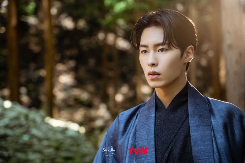 How Lee JaeWook Captivates Viewers In His Latest Role In Netflix K-Drama "Dear Hongrang"