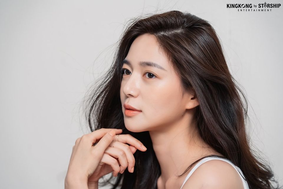 Lee Elijah For Marie Claire Magazine PhotoShoot Behind-the-Scene - Kpopmap